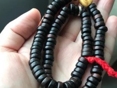 “盤了幾十年的小葉紫檀，到底是啥樣？漂亮得像巧克力豆”